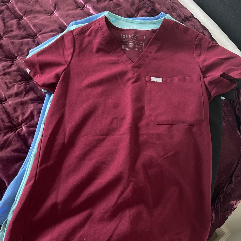 FIGS One Pocket Scrub Top in Burgundy- XS